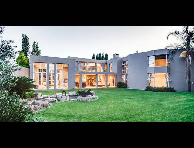 8 BEDROOM HOUSE FOR SALE IN KYALAMI ESTATE